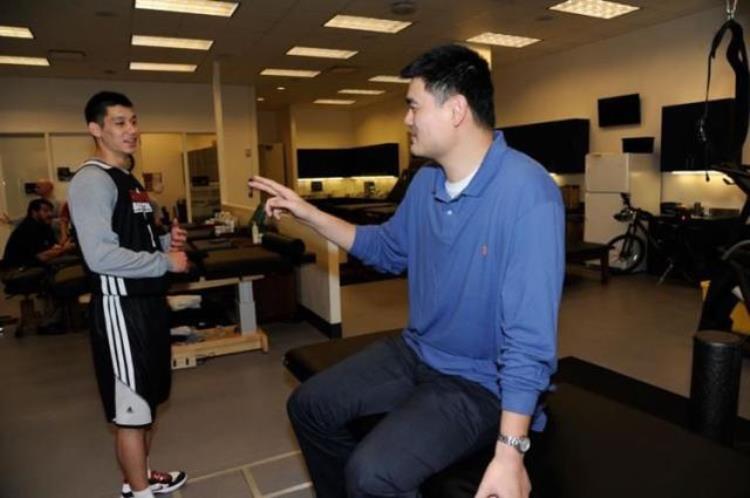 在nba征战9年林书豪一共赚到了多少薪水「在NBA征战9年林书豪一共赚到了多少薪水」