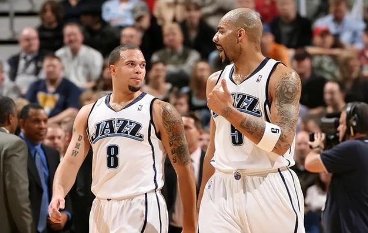 05年保罗第四顺位进入NBA排在他前面的成就如何状元榜眼水货