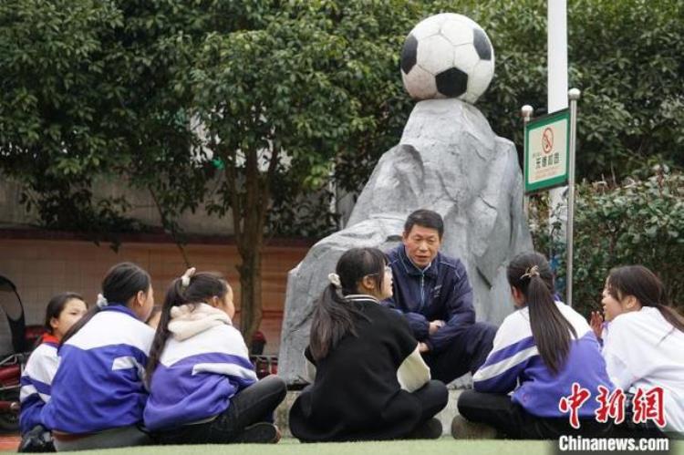 小学女子篮球队「江西乡村小学里的女子足球队让孩子们的未来更广阔」