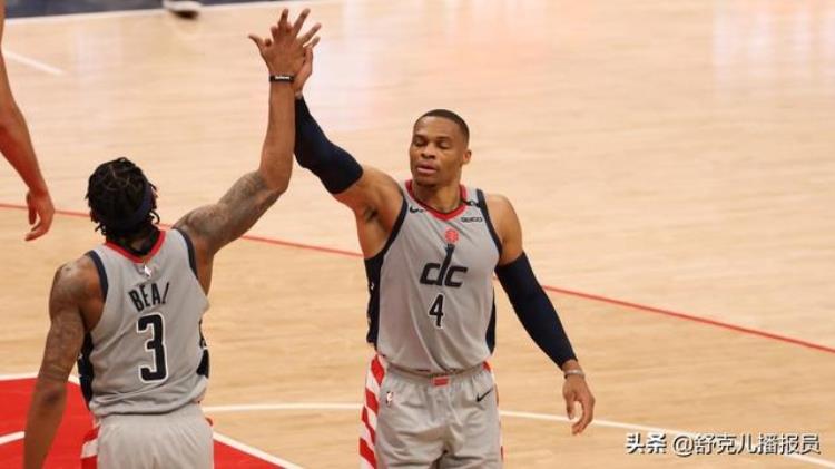 罚球后为什么要跟队友击掌「NBA比赛里罚完球为什么要跟队友击掌这其中有什么说法么」