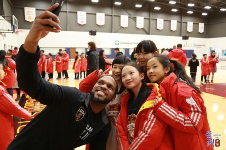 牵手美职篮场里场外有你有我2018兰州与克利夫兰骑士队等交流活动回眸