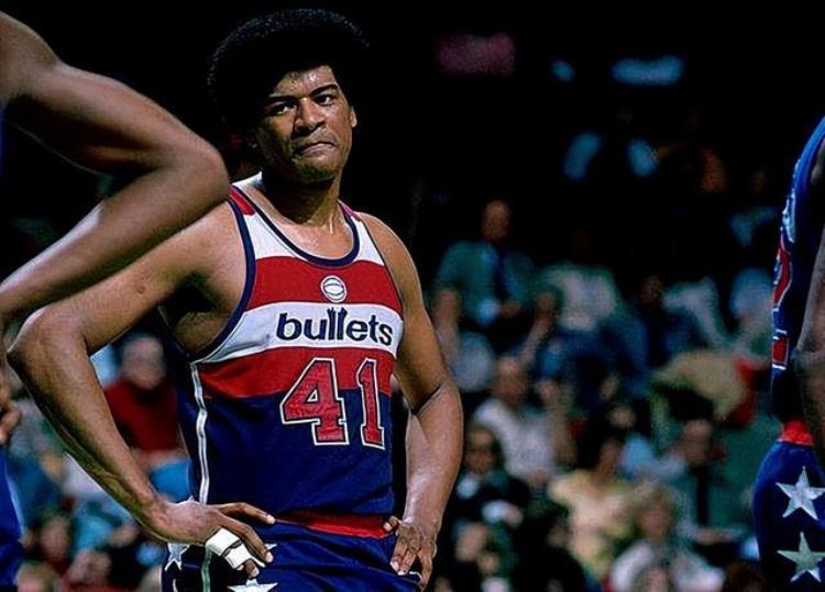 新秀年拿mvp「新秀赛季就巅峰盘点NBA最年轻的十大MVP巨星可遇不可求」