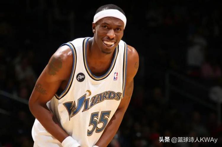 霍华德生涯签过几份合同「约什霍华德11年职业生涯签了4份合同NBA最丑球员之一」