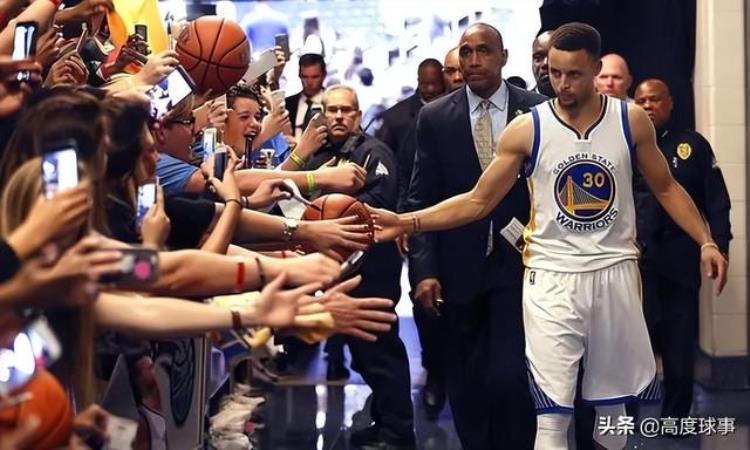 nba总决赛一场比赛能赚多少钱「现场看NBA总决赛要花多少钱多打一个主场勇士老板能赚多少钱」