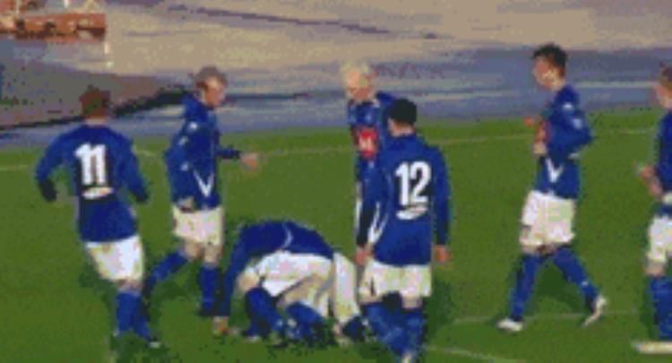 世界杯冰岛队挡住梅西那一球后的庆祝方式可爱炸了点进来看动图