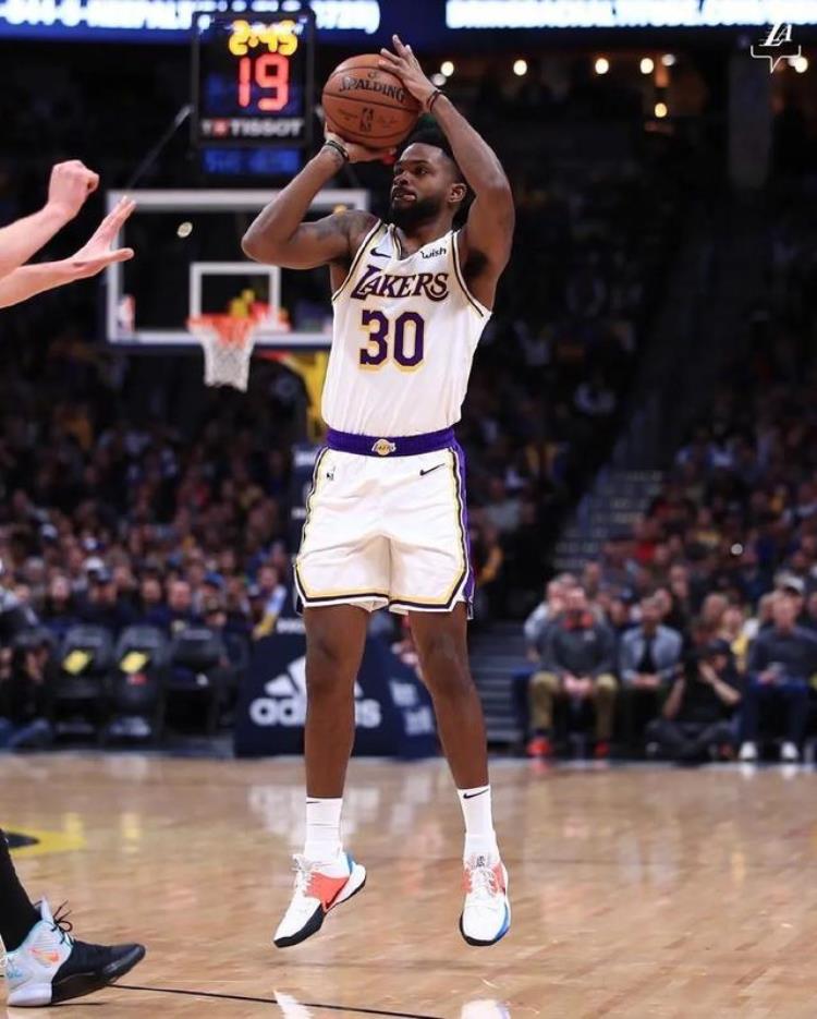 新加盟湖人队的球员「再见了NBA湖人旧将加盟意大利联赛他曾帮火箭绝杀开拓者」