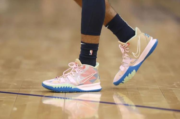 NikeKOBE5代VS保罗乔治PG6代欧文1代NBA赛季球星篮球鞋上脚合集
