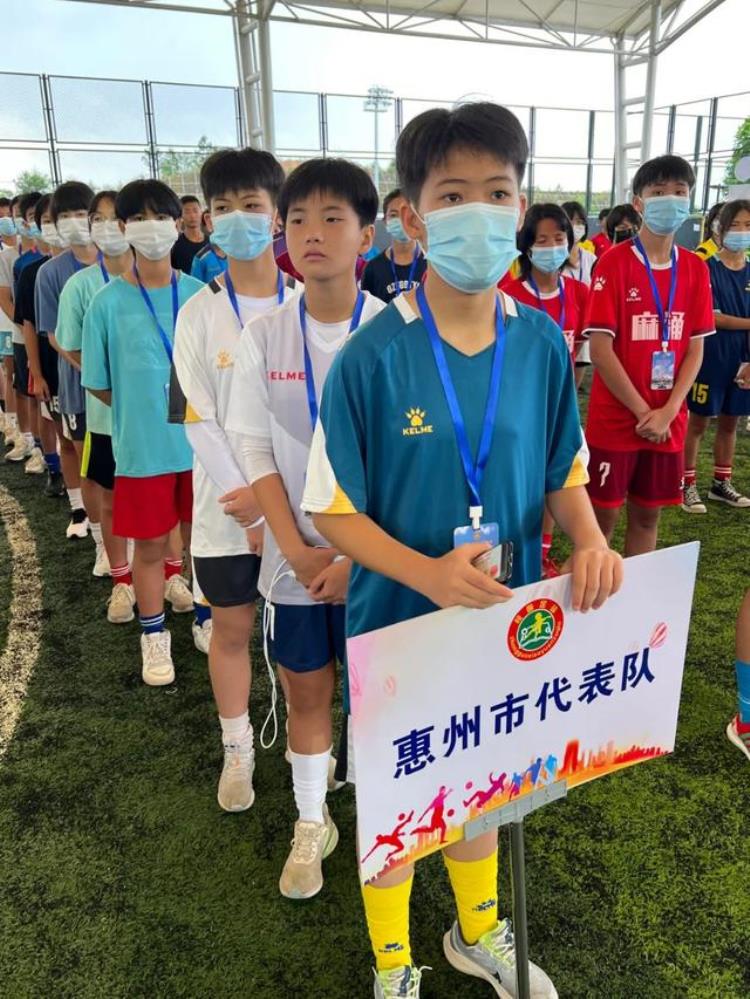 龙门县足球队「少年中国|龙门女孩驾着足球梦想飞跃龙门」