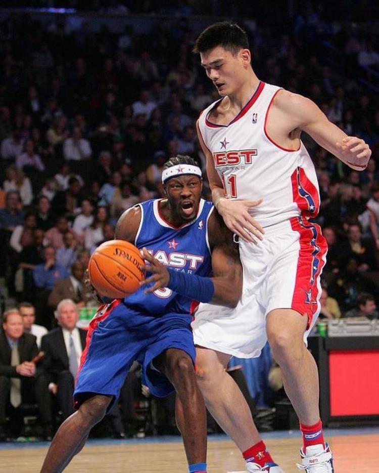 臂展短适合打篮球吗「臂展短能打NBA吗这5位不仅打了而且都成为了巨星」