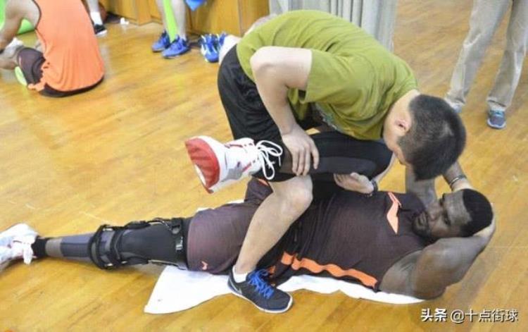 奥登职业生涯「奥登现状与伤病对抗十年终退役如今在大学任教梦想重回NBA」