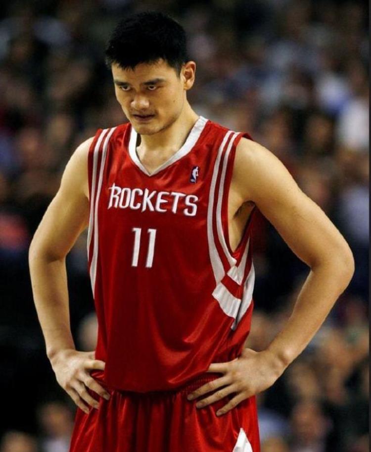 中国球员谁在NBA赚钱最多周琦132万那大郅姚明易建联呢