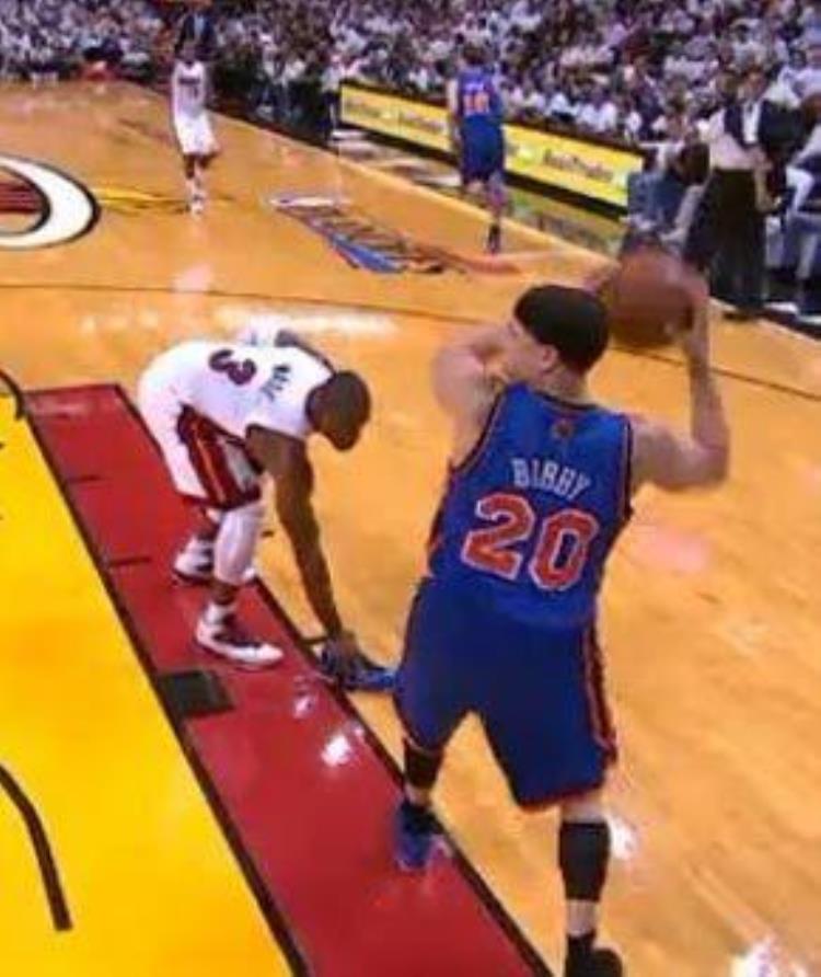 NBA历史十大趣事韦德把对手球鞋扔界外姚明的西红柿梗成经典