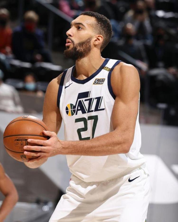 NBA奇特的奖金条款布朗进决赛150万戈贝尔进全明星奖百万美金