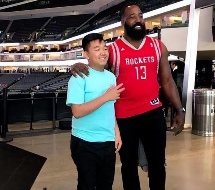 山寨版的NBA球星保安大叔肌肉完美还原姚明重回颜值巅峰