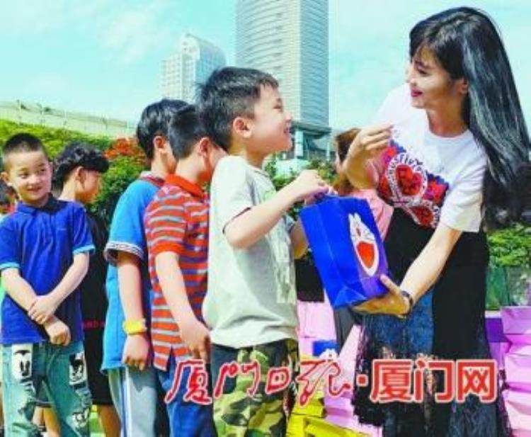 厦门网校园足球「自制足球服厦门一小学开展足球嘉年华」