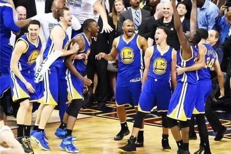 投三分球作文「高考作文NBA版三分球的本手妙手和俗手」