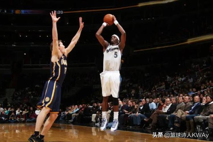 霍华德生涯签过几份合同「约什霍华德11年职业生涯签了4份合同NBA最丑球员之一」