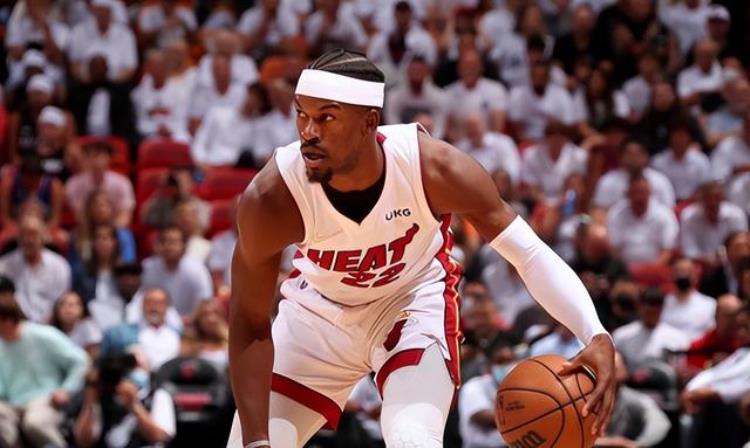 臂展短适合打篮球吗「臂展短能打NBA吗这5位不仅打了而且都成为了巨星」