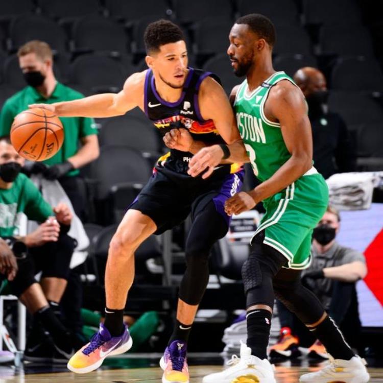 穿科比球鞋的球星「NBA的硬通货科比球鞋稀缺大牌球星都变成了鞋贩子」