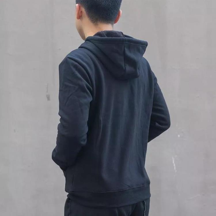 打篮球的帽子「篮球人为什么喜欢帽衫这5个优点让你打球更帅气」