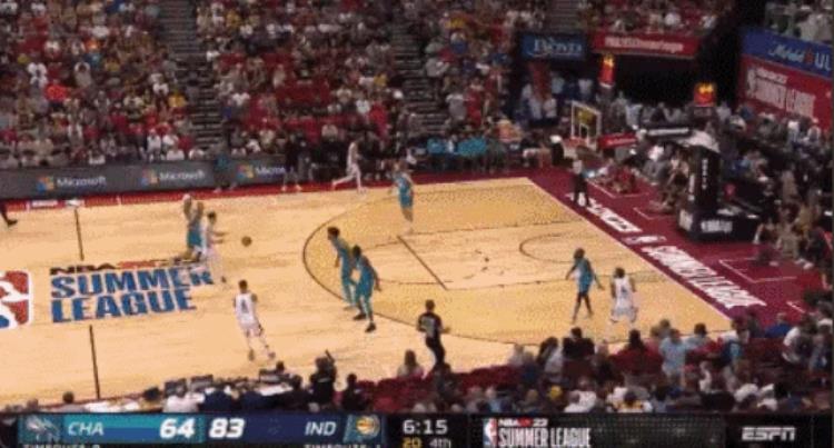 服了14分钟0板曾凡博NBA首秀太烂