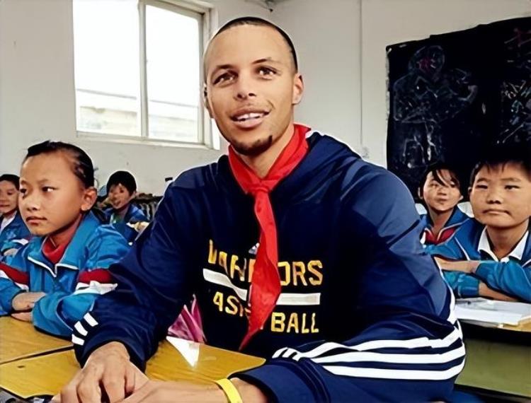 NBA球星在中国有多接地气罗斯看大爷打麻将麦迪在乡村骑电动车