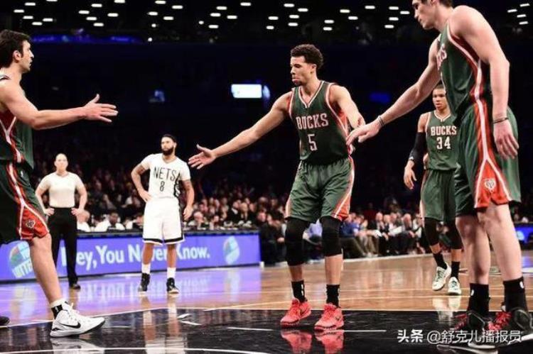罚球后为什么要跟队友击掌「NBA比赛里罚完球为什么要跟队友击掌这其中有什么说法么」
