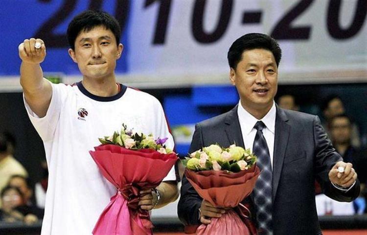篮球教练李春江介绍「CBA最成功教练李春江单场比赛10个三分赴美学习执教能力」