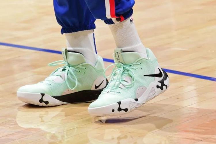 NikeKOBE5代VS保罗乔治PG6代欧文1代NBA赛季球星篮球鞋上脚合集