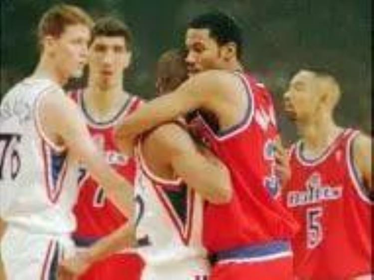 帮姚明出头的霍二叔「当年给姚明当帮手的穆大叔霍二叔在NBA都是什么样的存在」