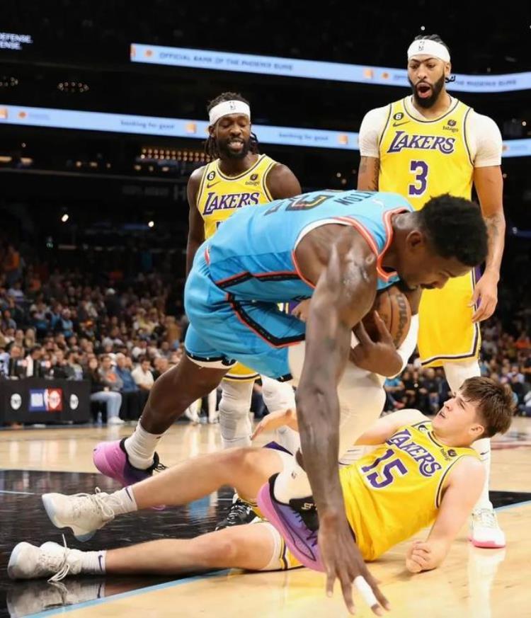 湖人拒绝参赛球员「帮队友出头直接被禁赛3场NBA就是在针对湖人啊」