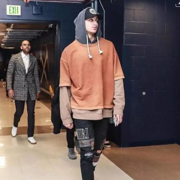 NBA穿搭分5个等级阿杜乡土气息C级潮男詹姆斯S级那SSS级