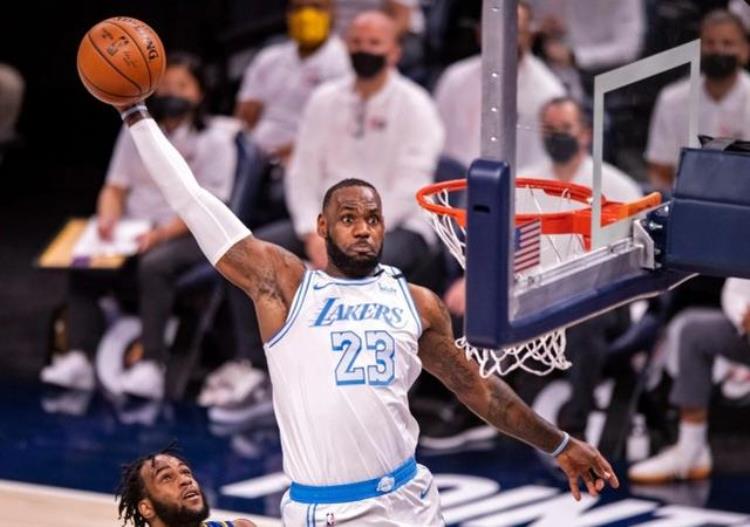 美媒评NBA历史75大球星「美媒评NBA历史75大巨星乔丹居首詹姆斯第二现役12人上榜」