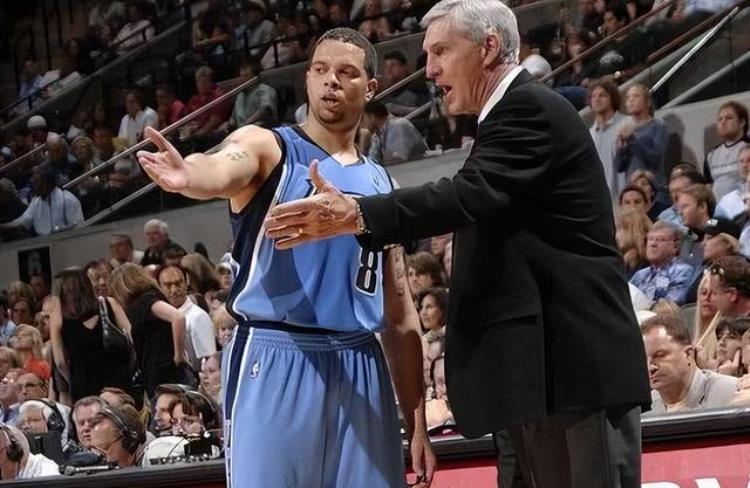 05年保罗第四顺位进入NBA排在他前面的成就如何状元榜眼水货