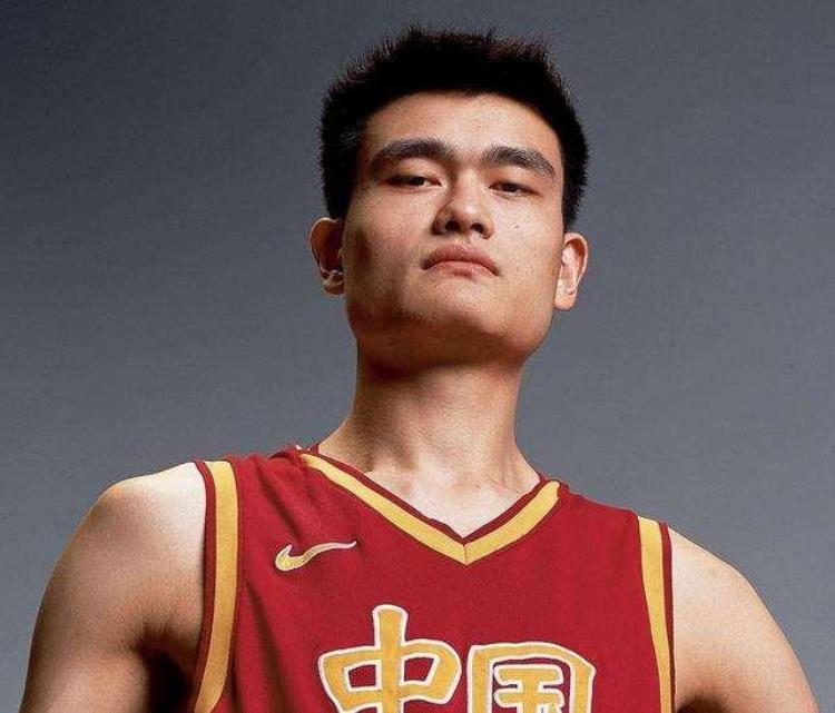 NBA历史十大趣事韦德把对手球鞋扔界外姚明的西红柿梗成经典