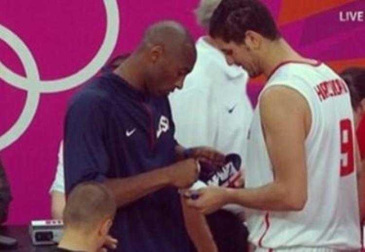 如何向NBA球星要签名麦迪带儿子出马1人索科比签名被揍耳光