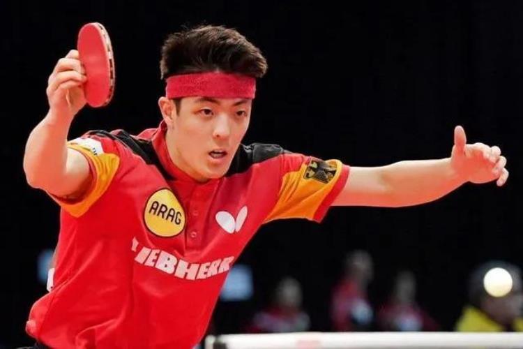 中国乒乓球直板冠军「新王登基25岁直板名将大胜夺冠两大乒乓世界冠军成背景板」