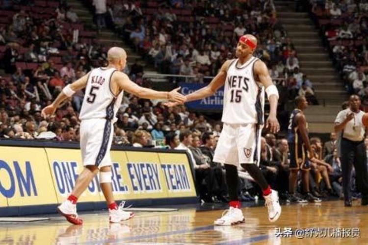 罚球后为什么要跟队友击掌「NBA比赛里罚完球为什么要跟队友击掌这其中有什么说法么」
