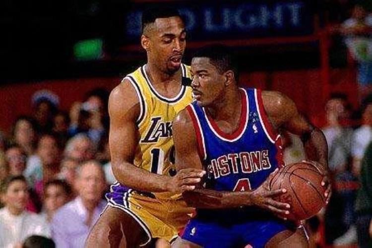 近30年NBA4大4比0的总决赛湖人2次上榜詹皇10年前被碾压