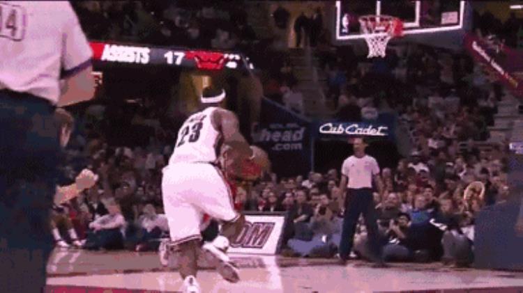 nba比尔女朋友「干货分享II我是这样教女朋友看懂一场NBA的比赛的」