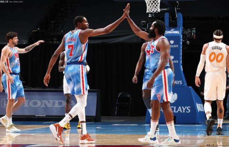 看NBA球星大胡子哈登戴什么腕表