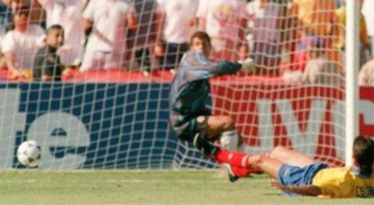 1994年世界杯哥伦比亚球员被杀死「1994年世界杯惨案只因踢了乌龙球哥伦比亚天才球员被球迷枪杀」
