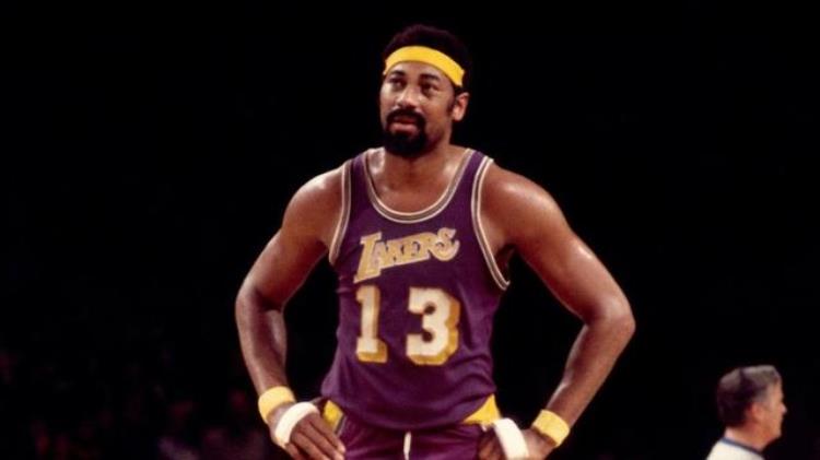 新秀年拿mvp「新秀赛季就巅峰盘点NBA最年轻的十大MVP巨星可遇不可求」