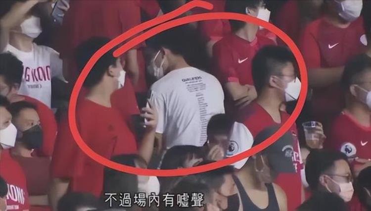 香港球迷嘘国歌「贼心不死香港足球队迎战缅甸时竟有黄丝背对球场嘘国歌」
