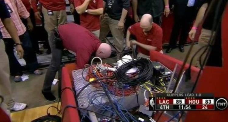 NBA现场十大意外事件马刺球馆有蛇有蝙蝠基德制造免费暂停