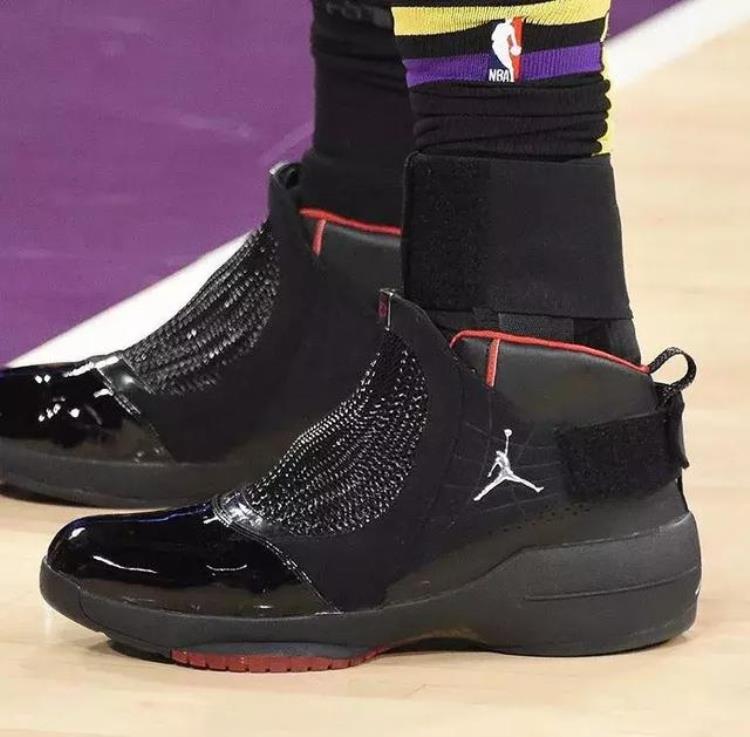NBA球员今日上脚史蒂芬森穿AJ19詹姆斯欧文场边抢镜