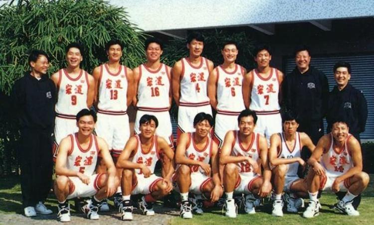 篮球教练李春江介绍「CBA最成功教练李春江单场比赛10个三分赴美学习执教能力」