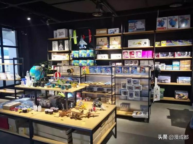 成都南边竟藏着这么个空间可以驾驶飞机骑马打棒球玩穿越