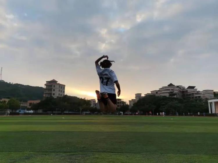 足球女孩|华南农业大学珠江学院邓雅彤我爱快乐足球