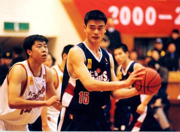 科比在nba算超级巨星吗「NBA巨星有乔丹詹姆斯科比那CBA能称为超级巨星的有哪些人」